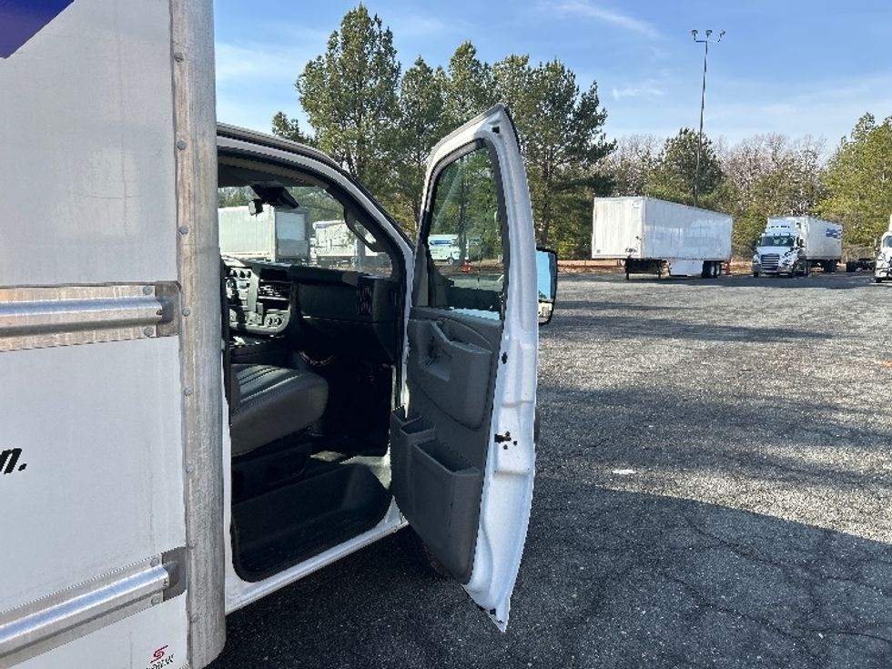 Light Duty Box Truck-Light and Medium Duty Trucks-GMC-2021-Savana G33903-Harrisburg-PA-111,265\n\t\tmiles-$ 27,250 - Image 20