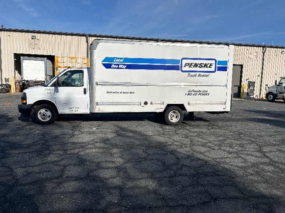 Light Duty Box Truck-Light and Medium Duty Trucks-GMC-2021-Savana G33903-Harrisburg-PA-111,265\n\t\tmiles-$ 27,250 - Image 4