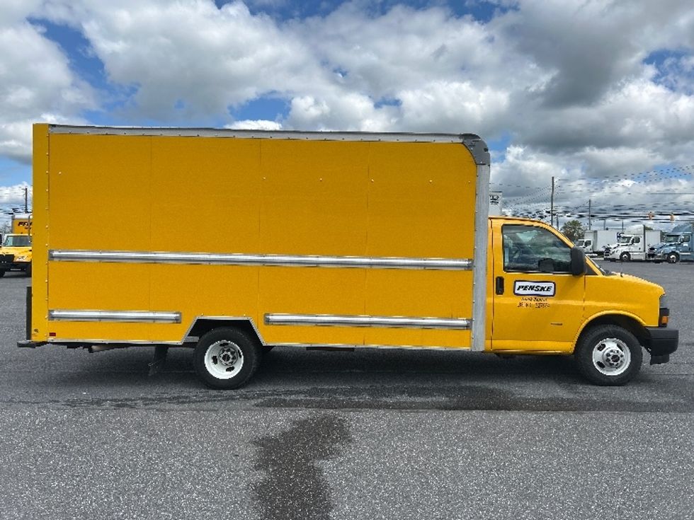 Light Duty Box Truck-Light and Medium Duty Trucks-GMC-2021-Savana G33903-Harrisburg-PA-115,360\n\t\tmiles-$ 24,500 - Image 15
