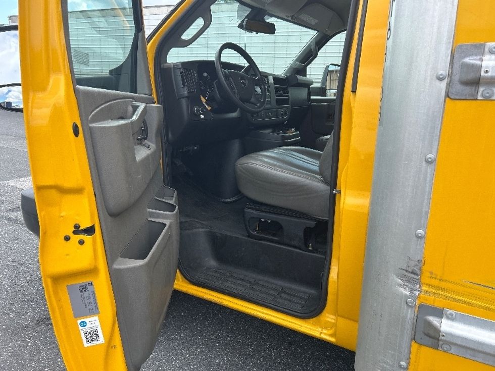 Light Duty Box Truck-Light and Medium Duty Trucks-GMC-2021-Savana G33903-Harrisburg-PA-115,360\n\t\tmiles-$ 24,500 - Image 16