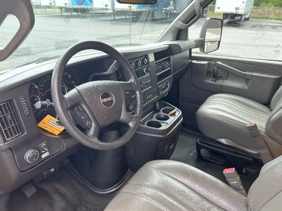 Light Duty Box Truck-Light and Medium Duty Trucks-GMC-2021-Savana G33903-Harrisburg-PA-115,360\n\t\tmiles-$ 24,500 - Image 17