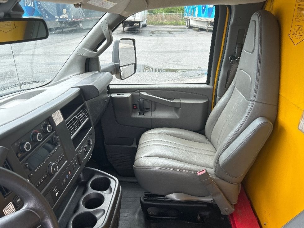 Light Duty Box Truck-Light and Medium Duty Trucks-GMC-2021-Savana G33903-Harrisburg-PA-115,360\n\t\tmiles-$ 24,500 - Image 19