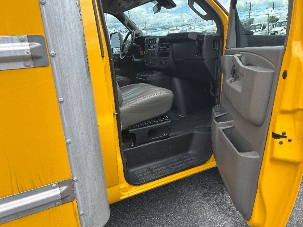 Light Duty Box Truck-Light and Medium Duty Trucks-GMC-2021-Savana G33903-Harrisburg-PA-115,360\n\t\tmiles-$ 24,500 - Image 20