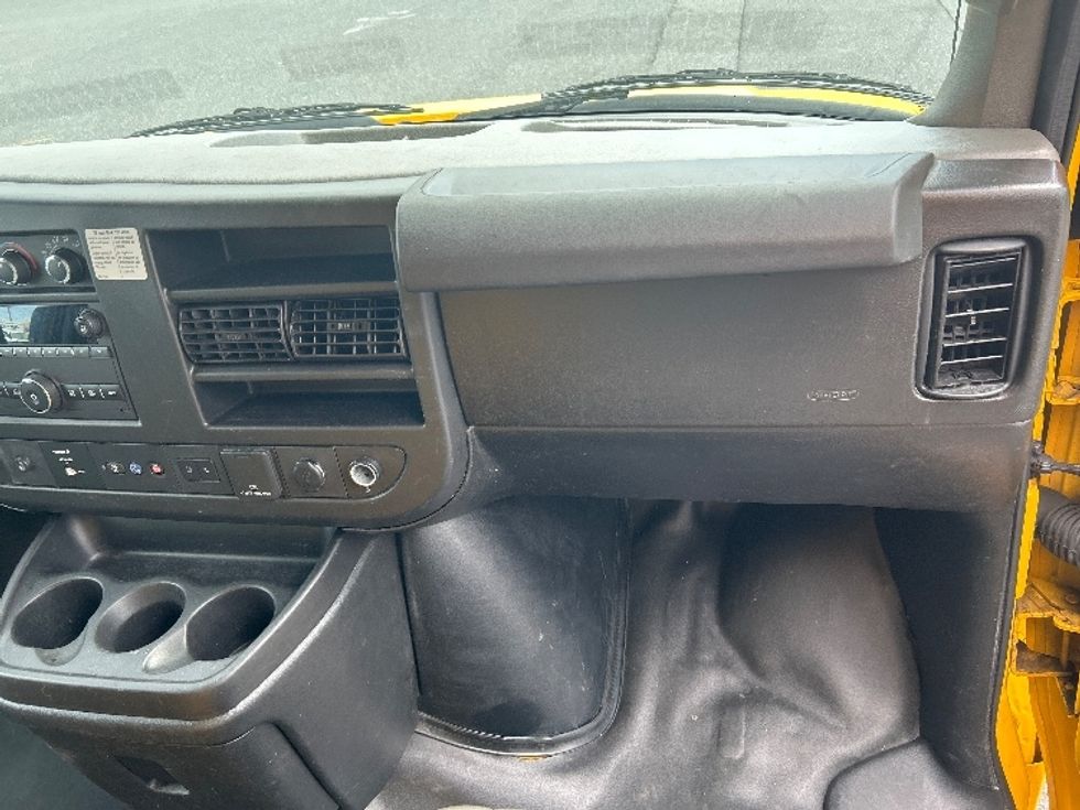 Light Duty Box Truck-Light and Medium Duty Trucks-GMC-2021-Savana G33903-Harrisburg-PA-115,360\n\t\tmiles-$ 24,500 - Image 21