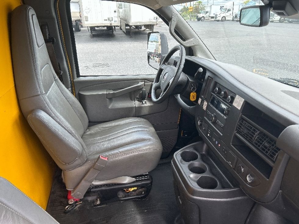 Light Duty Box Truck-Light and Medium Duty Trucks-GMC-2021-Savana G33903-Harrisburg-PA-115,360\n\t\tmiles-$ 24,500 - Image 22