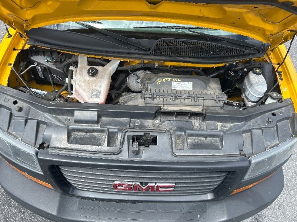 Light Duty Box Truck-Light and Medium Duty Trucks-GMC-2021-Savana G33903-Harrisburg-PA-115,360\n\t\tmiles-$ 24,500 - Image 24