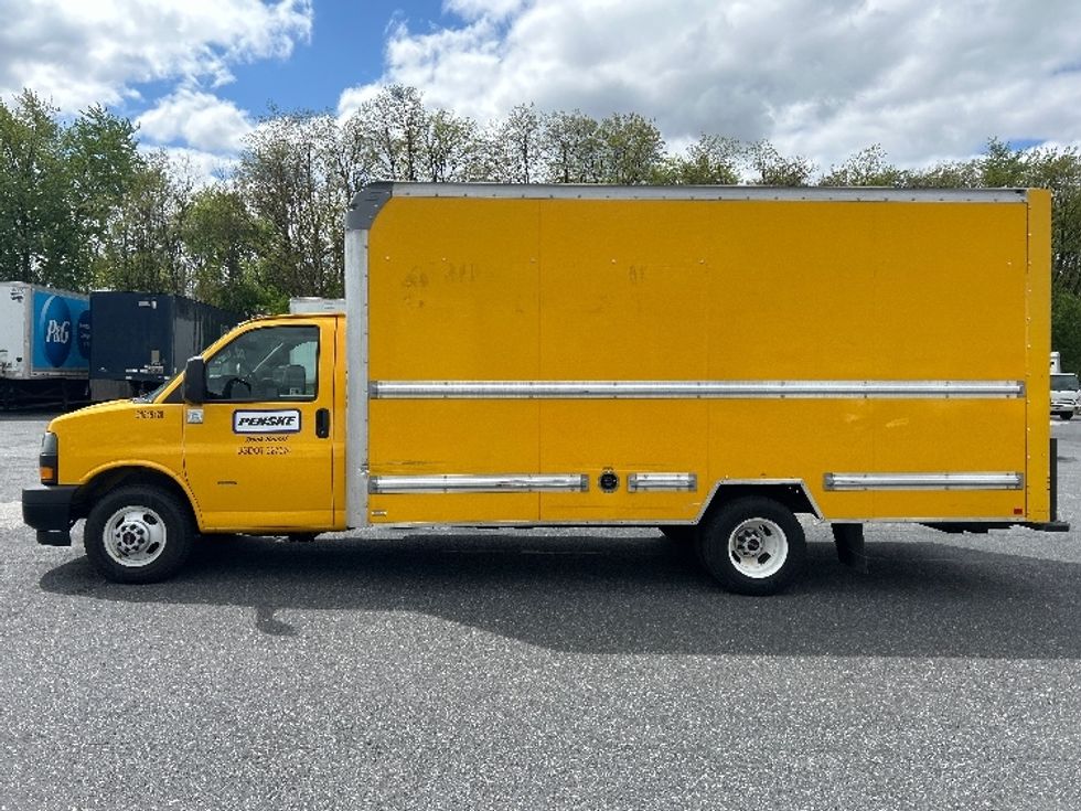 Light Duty Box Truck-Light and Medium Duty Trucks-GMC-2021-Savana G33903-Harrisburg-PA-115,360\n\t\tmiles-$ 24,500 - Image 4
