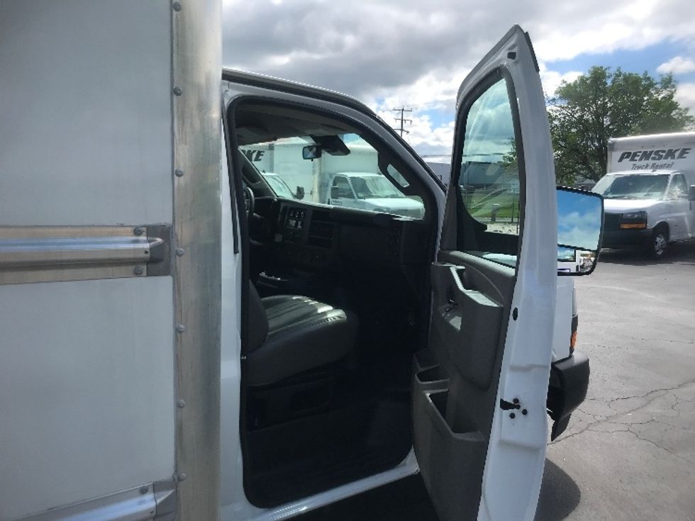 Light Duty Box Truck-Light and Medium Duty Trucks-GMC-2021-Savana G33903-Harrisburg-PA-68,397\n\t\tmiles-$ 32,000 - Image 19