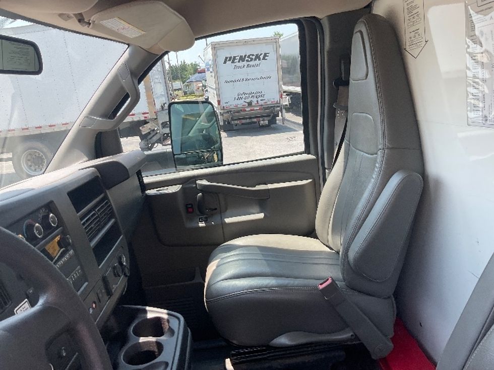 Light Duty Box Truck-Light and Medium Duty Trucks-GMC-2021-Savana G33903-Harrisburg-PA-72,941\n\t\tmiles-$ 31,500 - Image 16