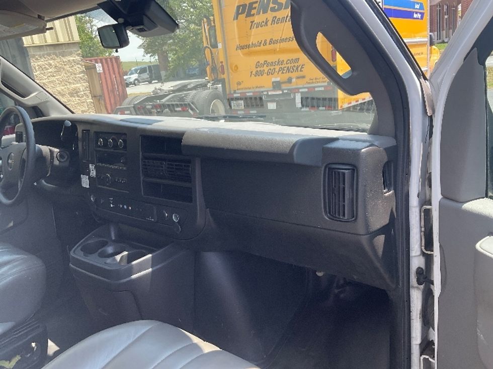 Light Duty Box Truck-Light and Medium Duty Trucks-GMC-2021-Savana G33903-Harrisburg-PA-72,941\n\t\tmiles-$ 31,500 - Image 18