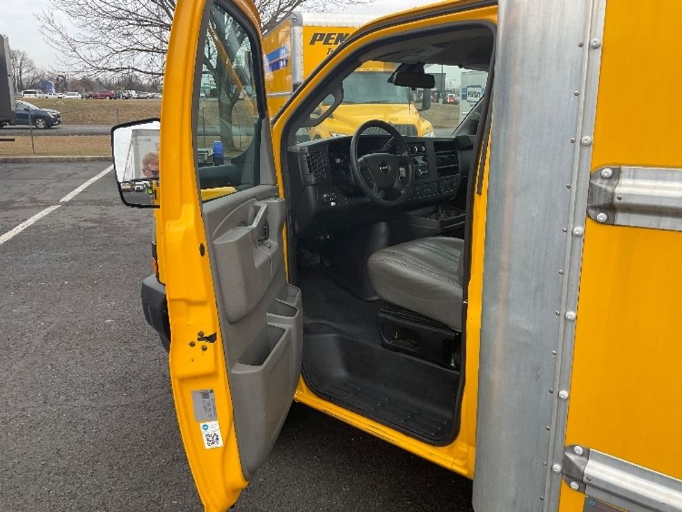 Light Duty Box Truck-Light and Medium Duty Trucks-GMC-2021-Savana G33903-Harrisburg-PA-89,979\n\t\tmiles-$ 26,750 - Image 16