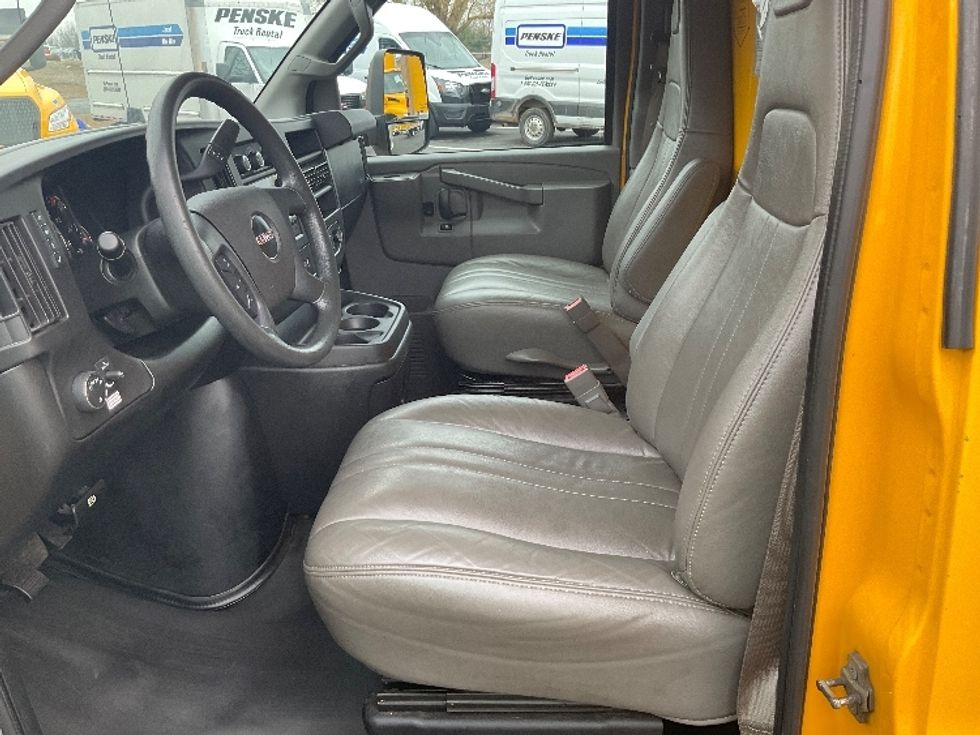 Light Duty Box Truck-Light and Medium Duty Trucks-GMC-2021-Savana G33903-Harrisburg-PA-89,979\n\t\tmiles-$ 26,750 - Image 19