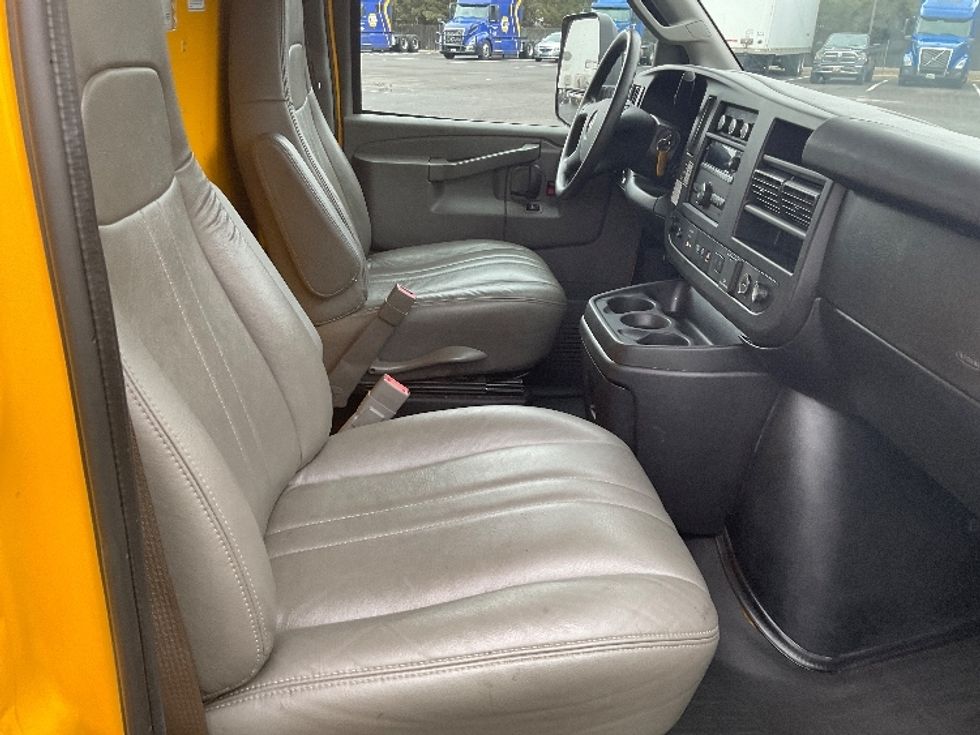 Light Duty Box Truck-Light and Medium Duty Trucks-GMC-2021-Savana G33903-Harrisburg-PA-89,979\n\t\tmiles-$ 26,750 - Image 22