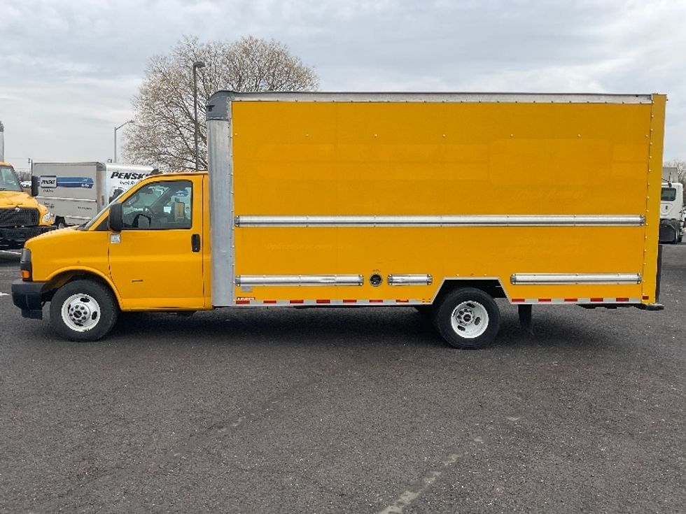 Light Duty Box Truck-Light and Medium Duty Trucks-GMC-2021-Savana G33903-Harrisburg-PA-89,979\n\t\tmiles-$ 26,750 - Image 4