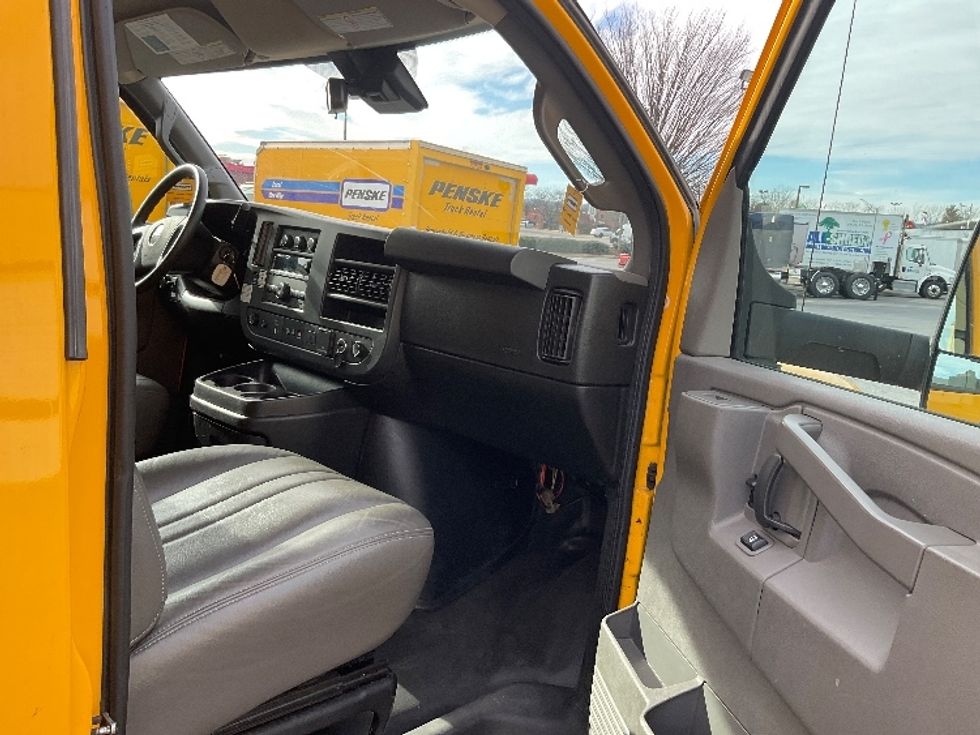 Light Duty Box Truck-Light and Medium Duty Trucks-GMC-2021-Savana G33903-Harrisburg-PA-91,006\n\t\tmiles-$ 26,750 - Image 17