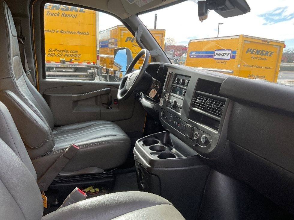 Light Duty Box Truck-Light and Medium Duty Trucks-GMC-2021-Savana G33903-Harrisburg-PA-91,006\n\t\tmiles-$ 26,750 - Image 19