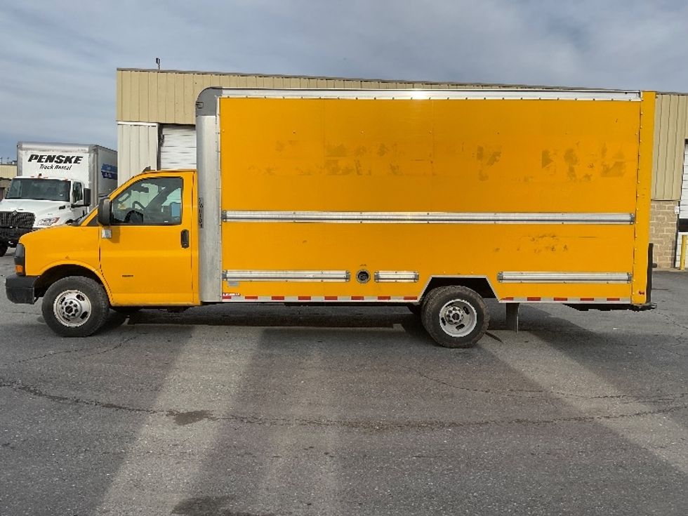 Light Duty Box Truck-Light and Medium Duty Trucks-GMC-2021-Savana G33903-Harrisburg-PA-91,006\n\t\tmiles-$ 26,750 - Image 4