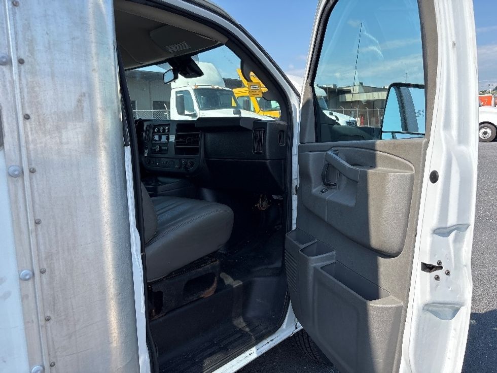 Light Duty Box Truck-Light and Medium Duty Trucks-GMC-2021-Savana G33903-Harrisonburg-VA-82,856\n\t\tmiles-$ 31,000 - Image 20