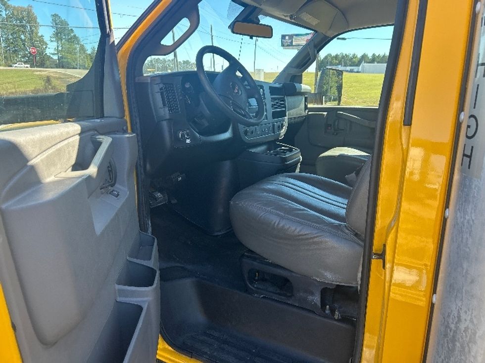Light Duty Box Truck-Light and Medium Duty Trucks-GMC-2021-Savana G33903-Hattiesburg-MS-104,523\n\t\tmiles-$ 27,250 - Image 16