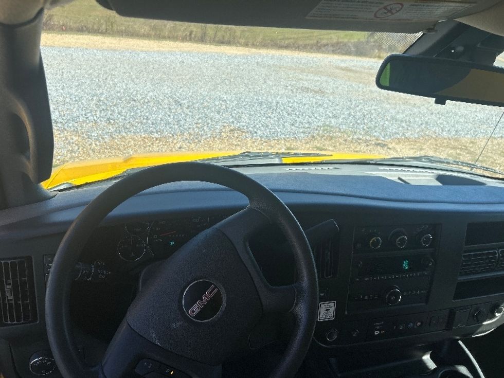 Light Duty Box Truck-Light and Medium Duty Trucks-GMC-2021-Savana G33903-Hattiesburg-MS-104,523\n\t\tmiles-$ 27,250 - Image 18