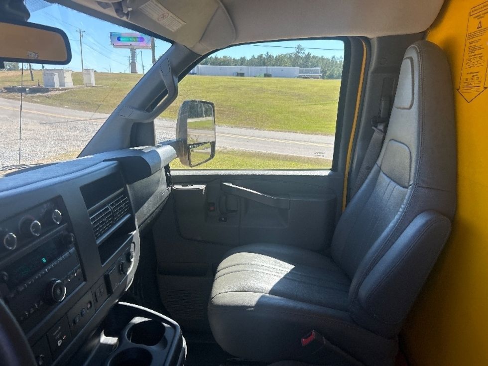 Light Duty Box Truck-Light and Medium Duty Trucks-GMC-2021-Savana G33903-Hattiesburg-MS-104,523\n\t\tmiles-$ 27,250 - Image 19