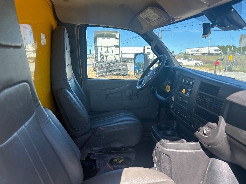 Light Duty Box Truck-Light and Medium Duty Trucks-GMC-2021-Savana G33903-Hattiesburg-MS-104,523\n\t\tmiles-$ 27,250 - Image 22