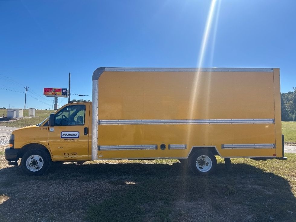 Light Duty Box Truck-Light and Medium Duty Trucks-GMC-2021-Savana G33903-Hattiesburg-MS-104,523\n\t\tmiles-$ 27,250 - Image 4