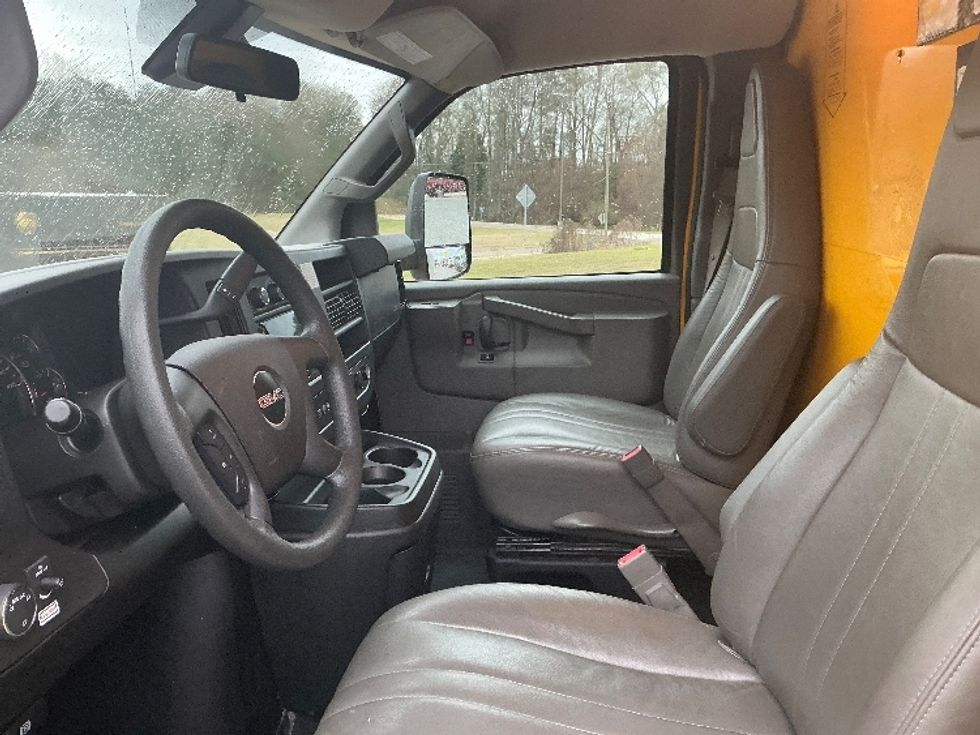 Light Duty Box Truck-Light and Medium Duty Trucks-GMC-2021-Savana G33903-Hattiesburg-MS-113,564\n\t\tmiles-$ 25,000 - Image 19