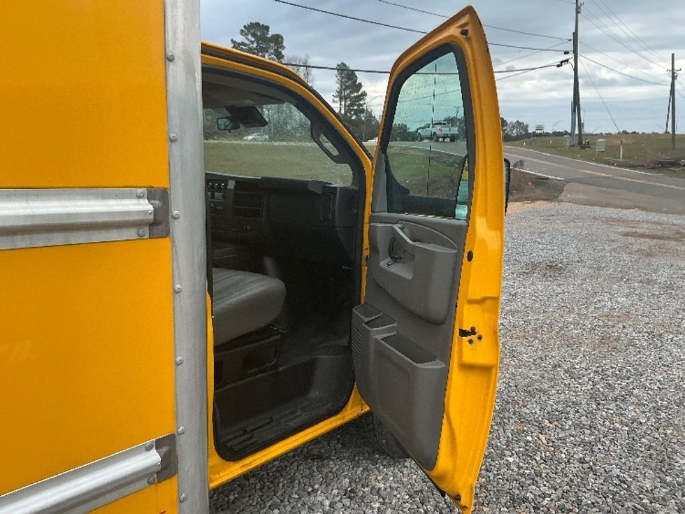 Light Duty Box Truck-Light and Medium Duty Trucks-GMC-2021-Savana G33903-Hattiesburg-MS-113,564\n\t\tmiles-$ 25,000 - Image 20