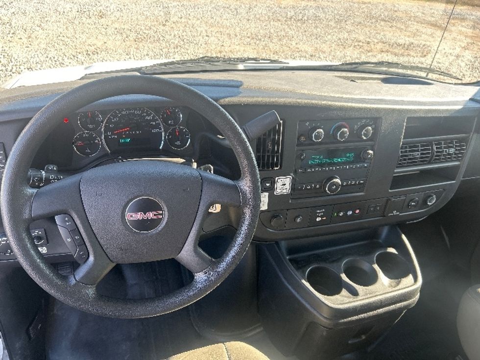 Light Duty Box Truck-Light and Medium Duty Trucks-GMC-2021-Savana G33903-Hattiesburg-MS-115,615\n\t\tmiles-$ 27,500 - Image 17