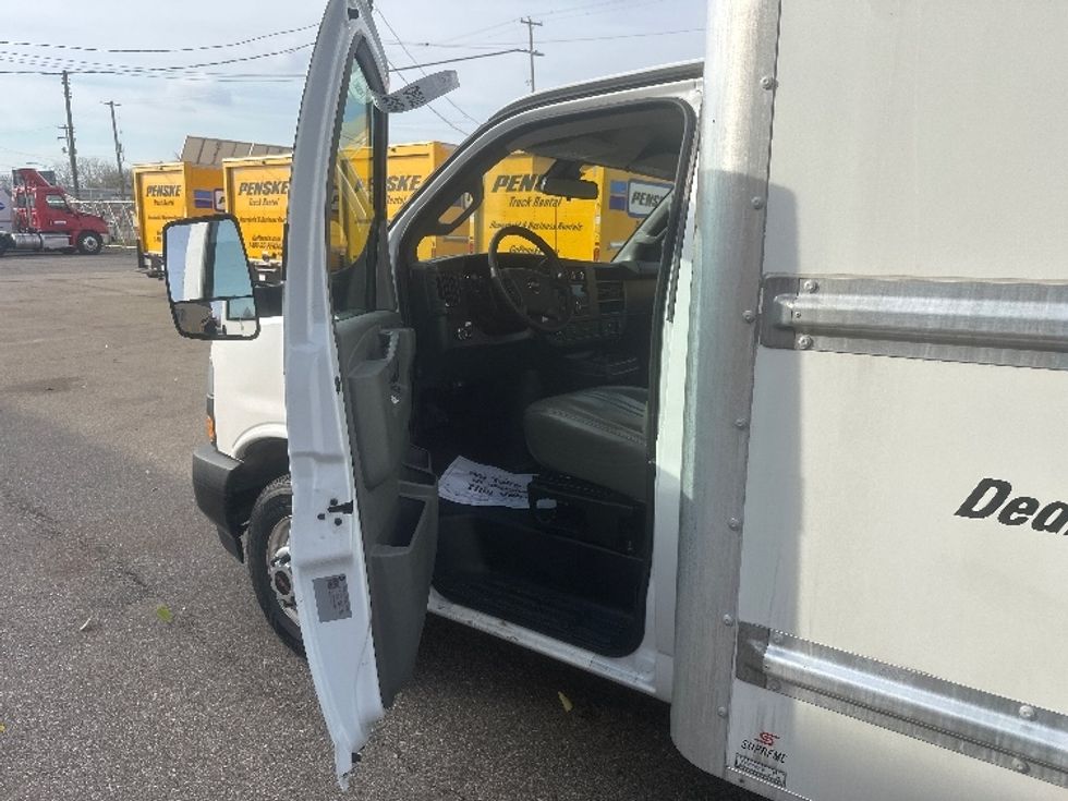 Light Duty Box Truck-Light and Medium Duty Trucks-GMC-2021-Savana G33903-Holland-MI-72,104\n\t\tmiles-$ 32,250 - Image 15