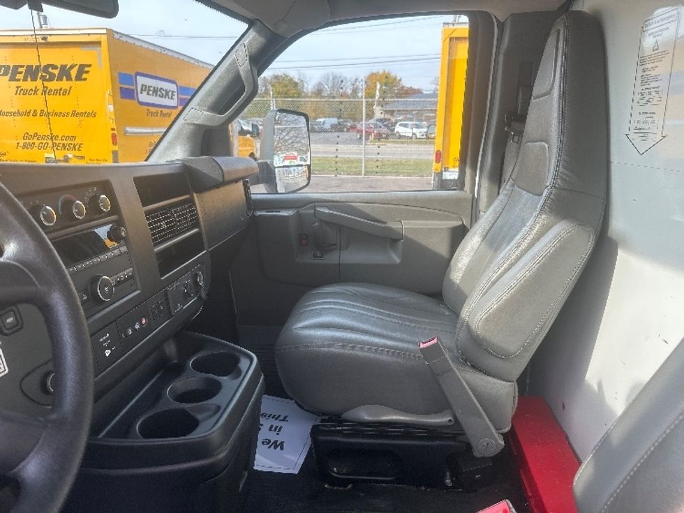 Light Duty Box Truck-Light and Medium Duty Trucks-GMC-2021-Savana G33903-Holland-MI-72,104\n\t\tmiles-$ 32,250 - Image 18