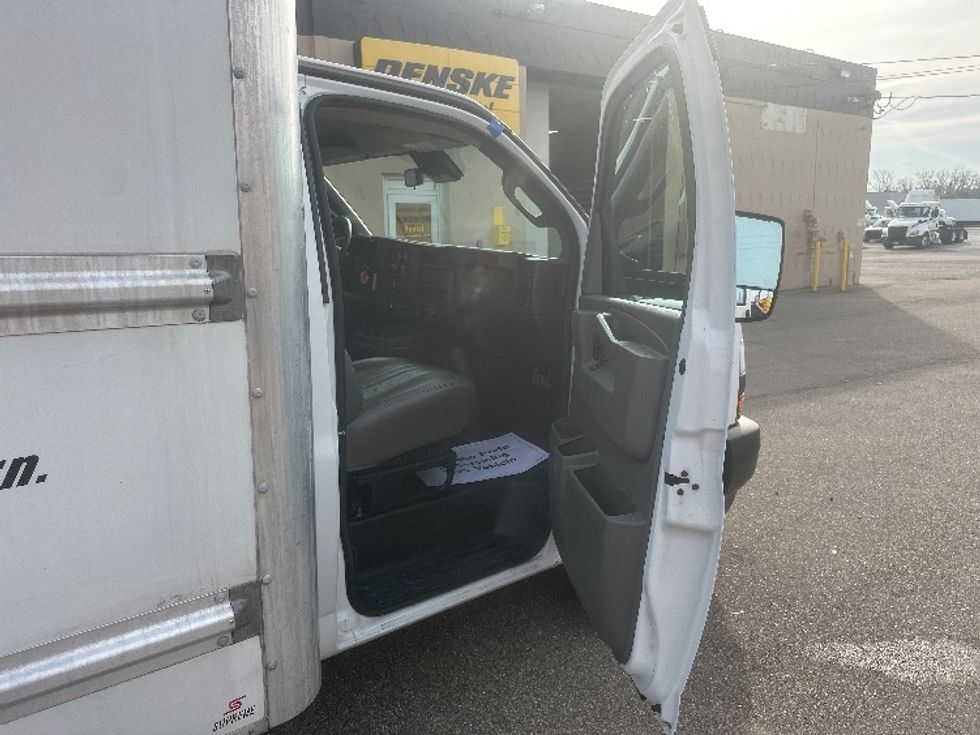 Light Duty Box Truck-Light and Medium Duty Trucks-GMC-2021-Savana G33903-Holland-MI-72,104\n\t\tmiles-$ 32,250 - Image 19
