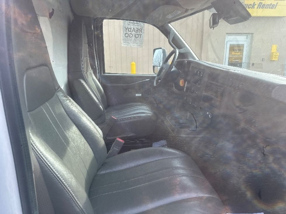 Light Duty Box Truck-Light and Medium Duty Trucks-GMC-2021-Savana G33903-Holland-MI-72,104\n\t\tmiles-$ 32,250 - Image 21