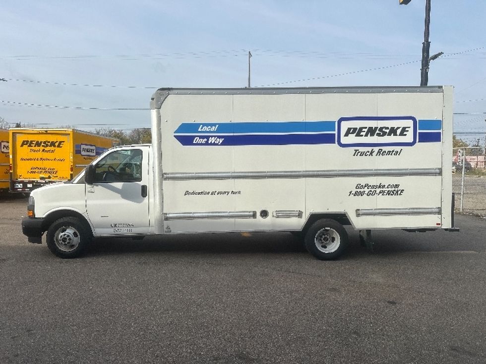 Light Duty Box Truck-Light and Medium Duty Trucks-GMC-2021-Savana G33903-Holland-MI-72,104\n\t\tmiles-$ 32,250 - Image 4