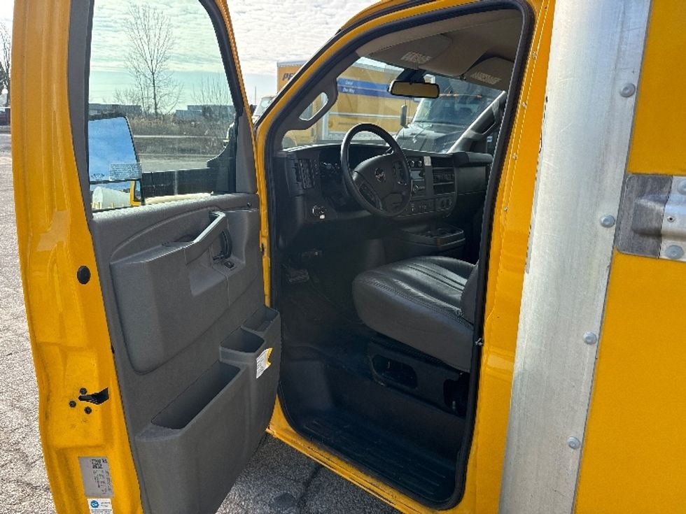 Light Duty Box Truck-Light and Medium Duty Trucks-GMC-2021-Savana G33903-Holland-MI-89,670\n\t\tmiles-$ 26,000 - Image 16