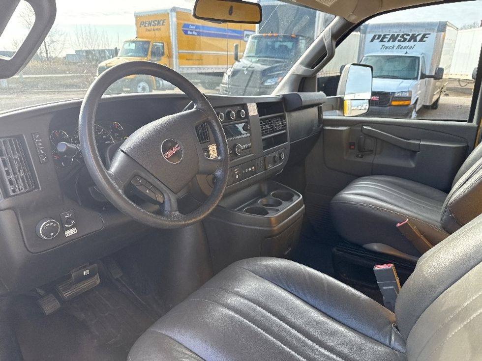 Light Duty Box Truck-Light and Medium Duty Trucks-GMC-2021-Savana G33903-Holland-MI-89,670\n\t\tmiles-$ 26,000 - Image 17