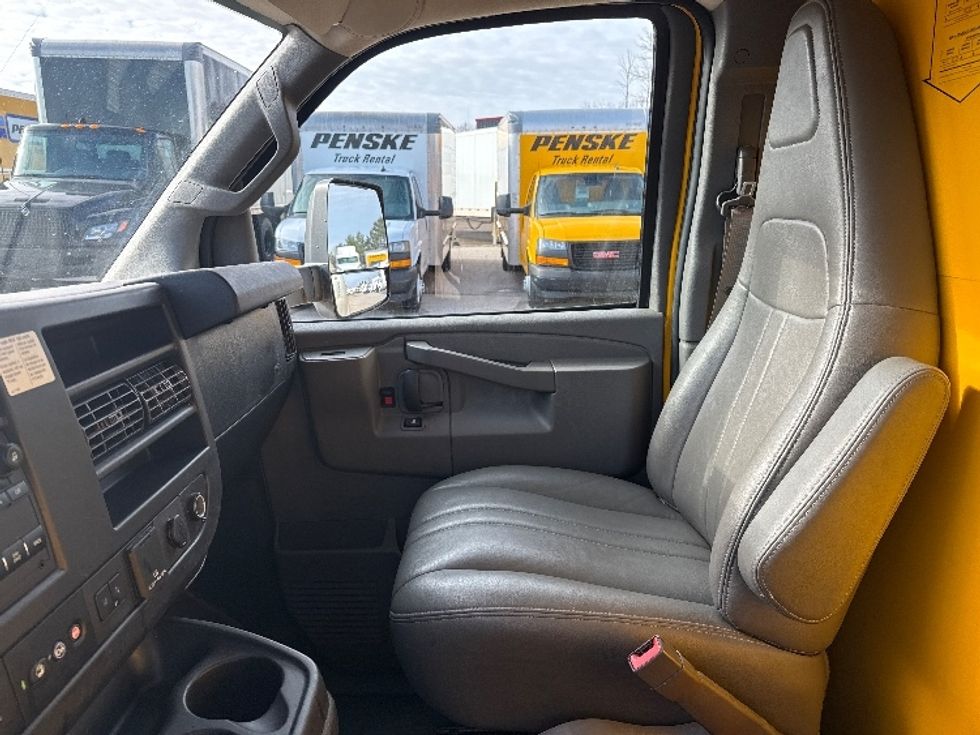Light Duty Box Truck-Light and Medium Duty Trucks-GMC-2021-Savana G33903-Holland-MI-89,670\n\t\tmiles-$ 26,000 - Image 19