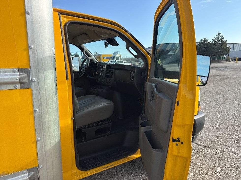 Light Duty Box Truck-Light and Medium Duty Trucks-GMC-2021-Savana G33903-Holland-MI-89,670\n\t\tmiles-$ 26,000 - Image 20