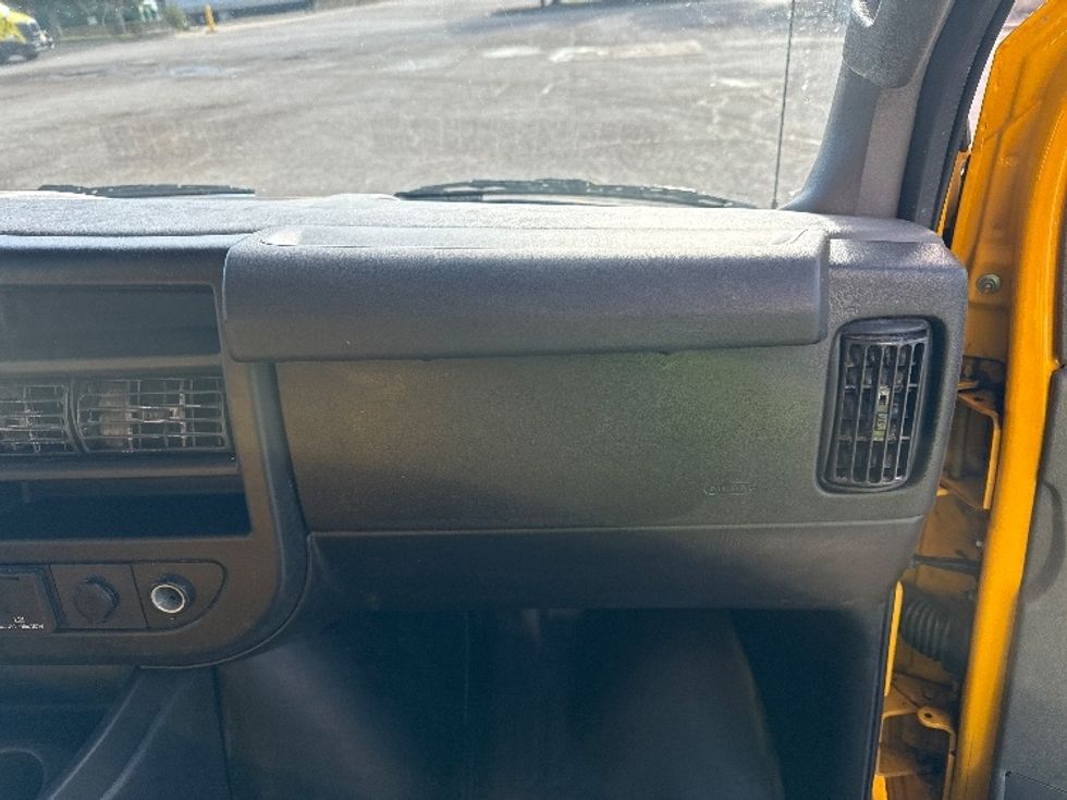 Light Duty Box Truck-Light and Medium Duty Trucks-GMC-2021-Savana G33903-Holland-MI-89,670\n\t\tmiles-$ 26,000 - Image 21