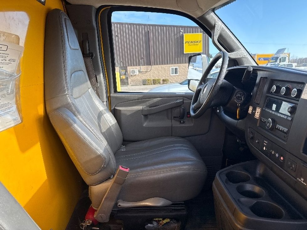 Light Duty Box Truck-Light and Medium Duty Trucks-GMC-2021-Savana G33903-Holland-MI-89,670\n\t\tmiles-$ 26,000 - Image 22
