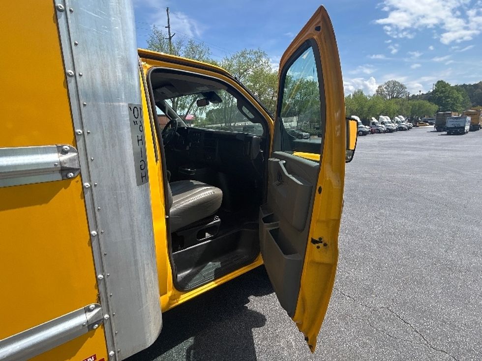 Light Duty Box Truck-Light and Medium Duty Trucks-GMC-2021-Savana G33903-Homewood-AL-128,664\n\t\tmiles-$ 24,500 - Image 19