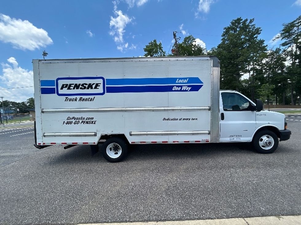 Light Duty Box Truck-Light and Medium Duty Trucks-GMC-2021-Savana G33903-Homewood-AL-85,570\n\t\tmiles-$ 30,500 - Image 15