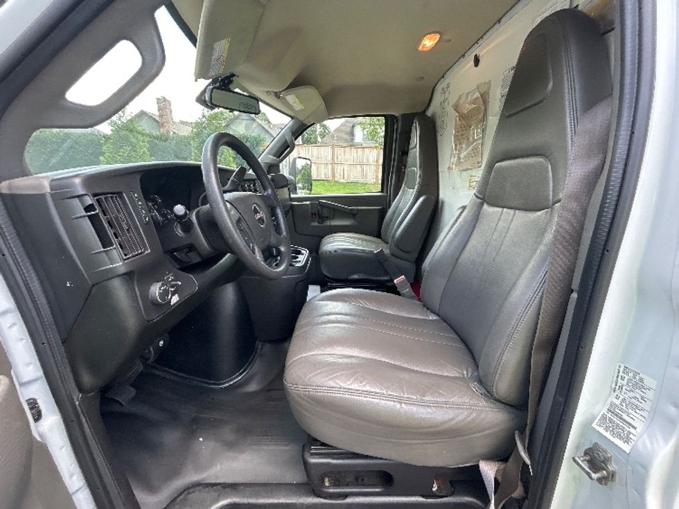 Light Duty Box Truck-Light and Medium Duty Trucks-GMC-2021-Savana G33903-Homewood-AL-85,570\n\t\tmiles-$ 30,500 - Image 19