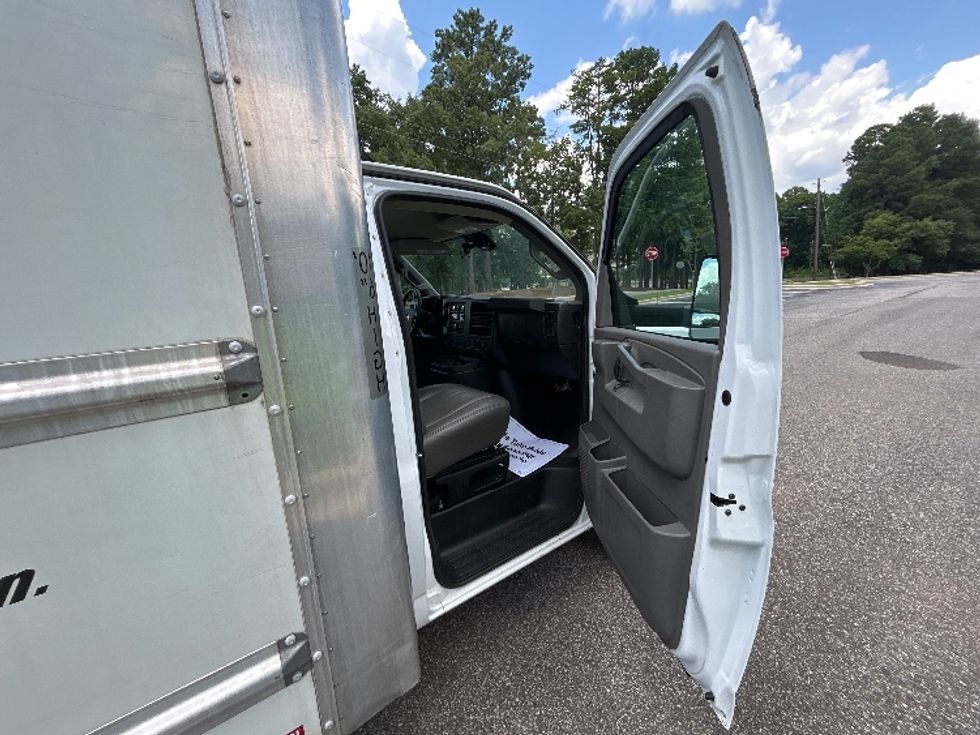 Light Duty Box Truck-Light and Medium Duty Trucks-GMC-2021-Savana G33903-Homewood-AL-85,570\n\t\tmiles-$ 30,500 - Image 20