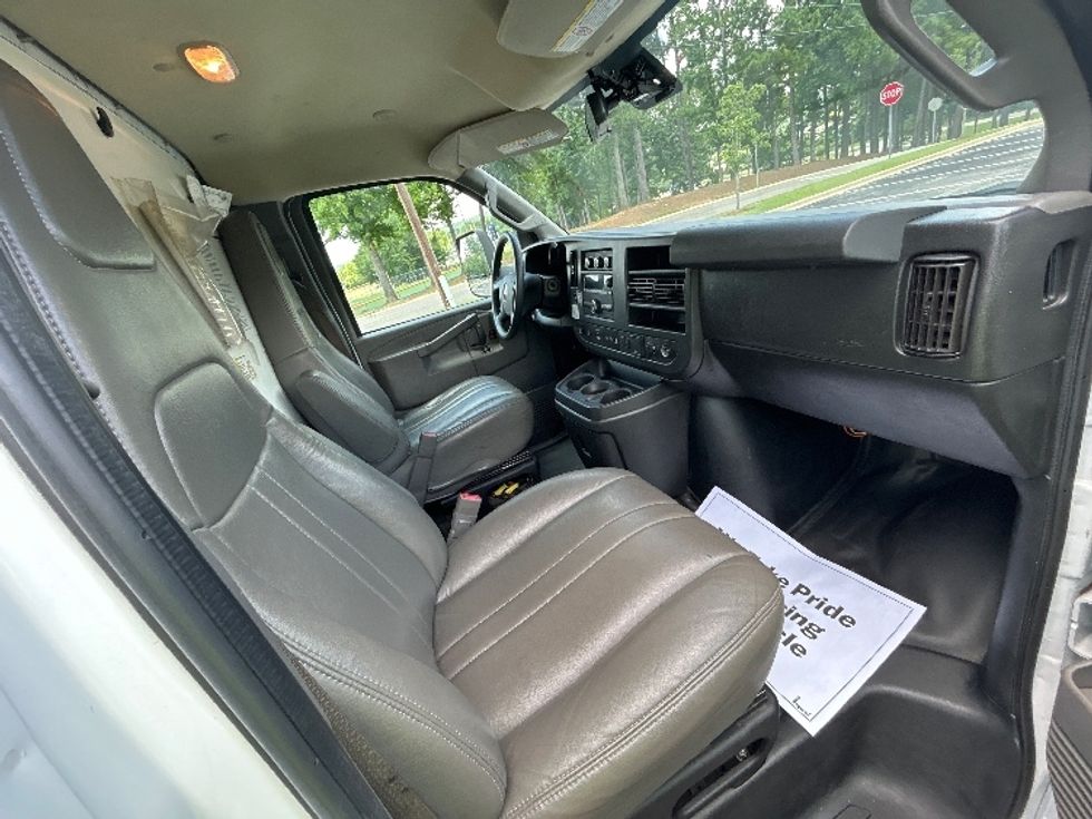 Light Duty Box Truck-Light and Medium Duty Trucks-GMC-2021-Savana G33903-Homewood-AL-85,570\n\t\tmiles-$ 30,500 - Image 22