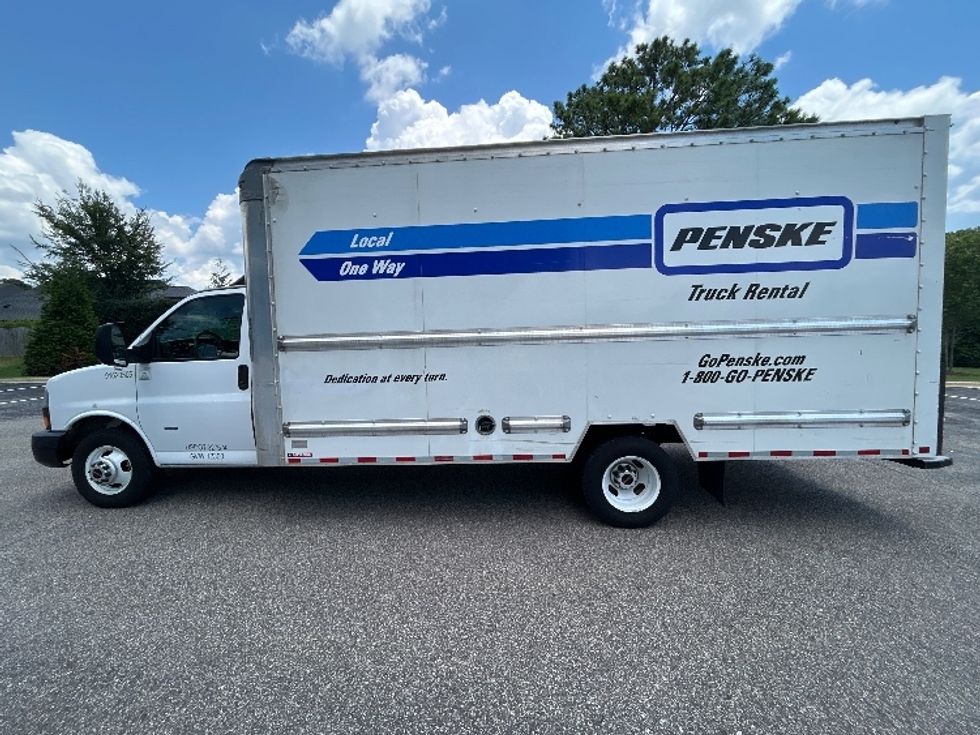 Light Duty Box Truck-Light and Medium Duty Trucks-GMC-2021-Savana G33903-Homewood-AL-85,570\n\t\tmiles-$ 30,500 - Image 4
