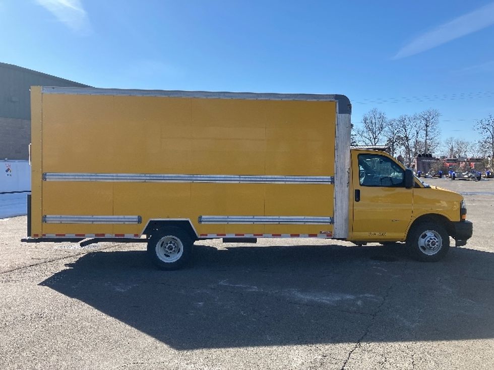 Light Duty Box Truck-Light and Medium Duty Trucks-GMC-2021-Savana G33903-Hot Springs-AR-121,952\n\t\tmiles-$ 23,750 - Image 13