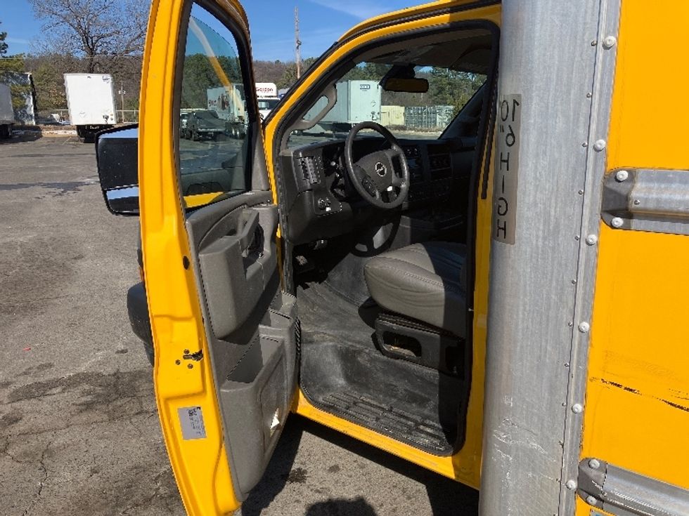 Light Duty Box Truck-Light and Medium Duty Trucks-GMC-2021-Savana G33903-Hot Springs-AR-121,952\n\t\tmiles-$ 23,750 - Image 14