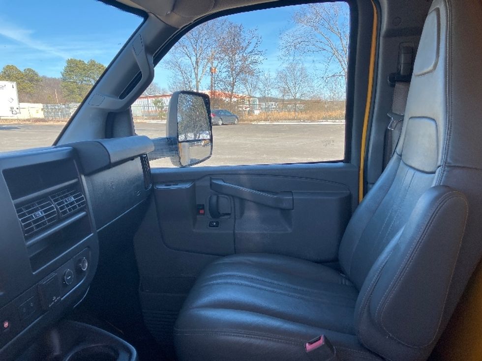Light Duty Box Truck-Light and Medium Duty Trucks-GMC-2021-Savana G33903-Hot Springs-AR-121,952\n\t\tmiles-$ 23,750 - Image 17